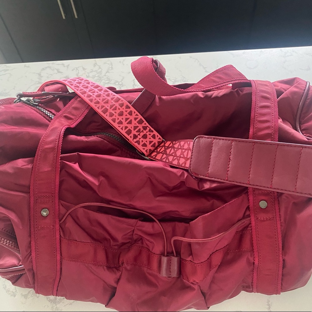 Lululemon Duffel Gym Bag Tote Maroon EUC